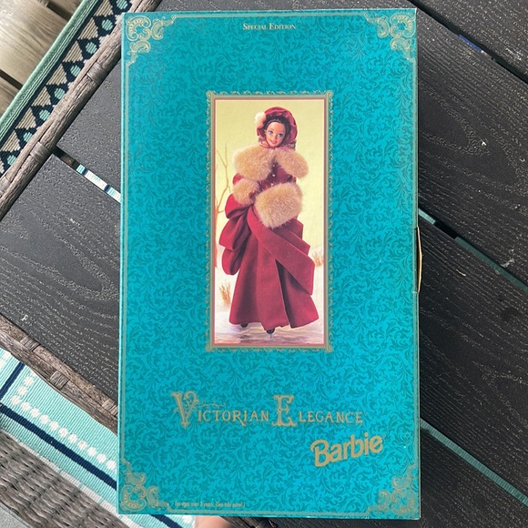 ✨Vintage Victorian Elegance Barbie Doll ~ 1994 ✨ - Picture 5 of 13